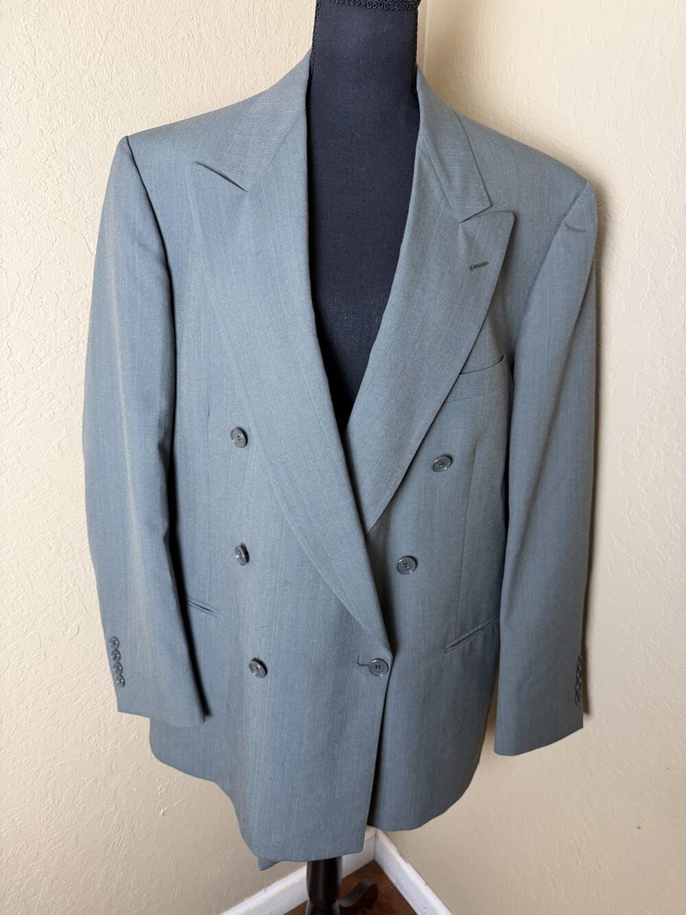 Vintage Nino Cerruti Rue Royale Gray Pinstripe Double Breasted Blazer USA